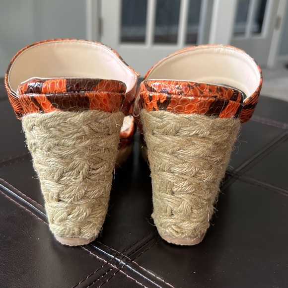 EUC Christian Michaels Orange snakeskin wedge Slides. Size: 9 1/2 M. - Picture 4 of 6
